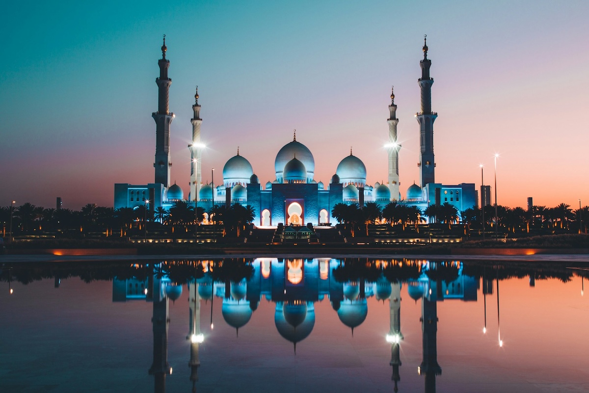 Sheikh Zayed Grand Mosque in Abu-Dhabi at sunset